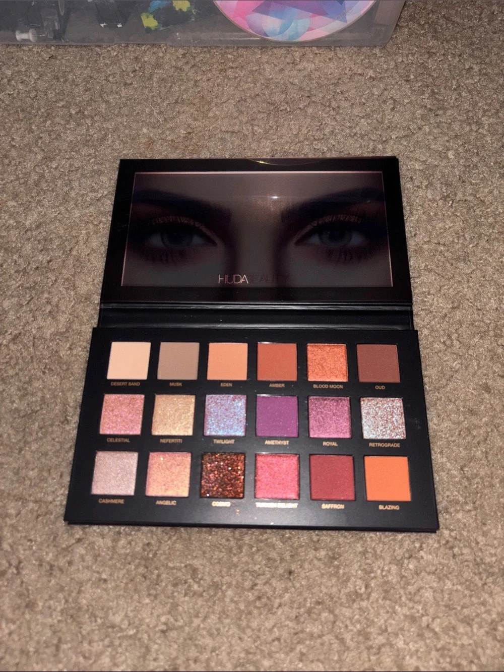 HUDA BEAUTY Desert Dusk Eyeshadow Palette - Purple & Gold